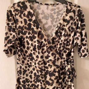 Merona V-neck leopard print short sleeve wrap top